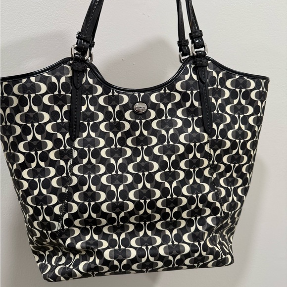 Coach Handbags - Coach Peyton Dream Signature Tote F25522